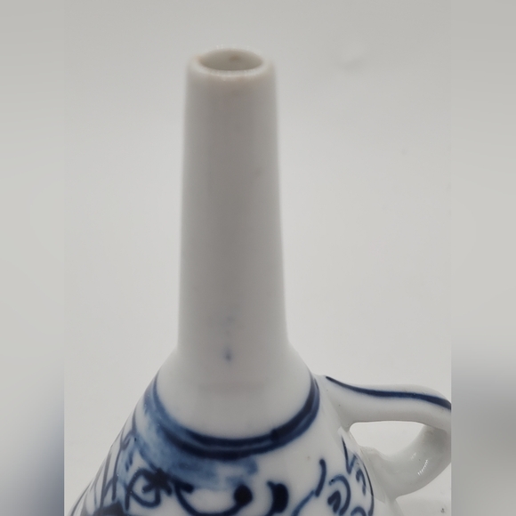 Antique White & Blue hand painted floral Porcelain Funnel with Handle, 4" Tall. - Picture 3 of 12
